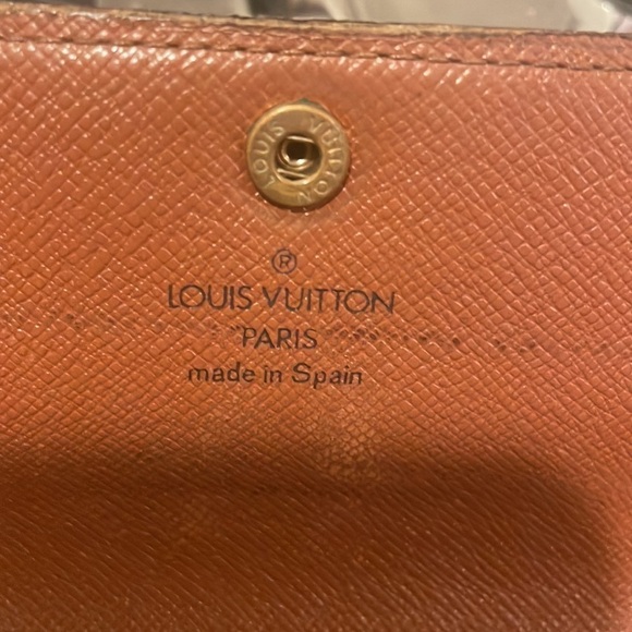 Authentic LV Wallet in Monogram - Picture 6 of 11
